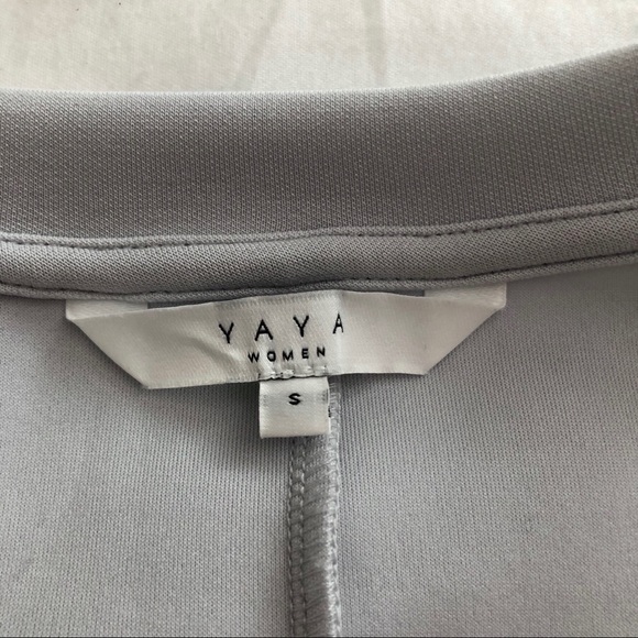 Yaya Short Sleeve Top in Light Grey - Picture 3 of 6
